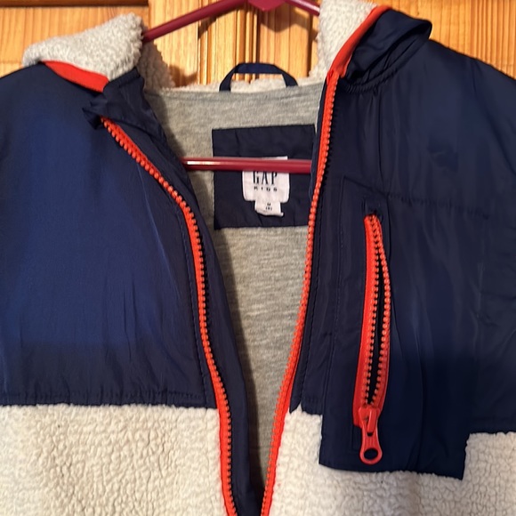 Gap Sherpa jacket with hood size 8 VGUC - Picture 2 of 3